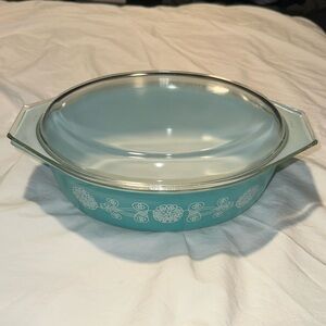 Vintage Pyrex Lace Medallion 2 1/2 Quart Casserole